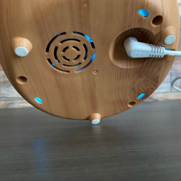 Essential Oil Diffuser Wood w/ Color Changing Light - Picture 3 of 11